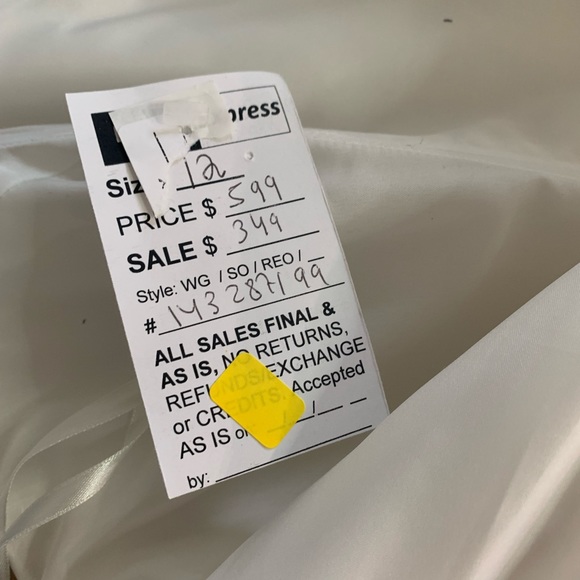 🚫SOLD🚫Size 12 Ivory Sample Wedding Dress With Train, Embroidery And Beading - Picture 5 of 12